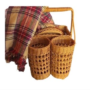 Rattan Picnic Basket With Double Wine Holder Rattan Plates/Blanket